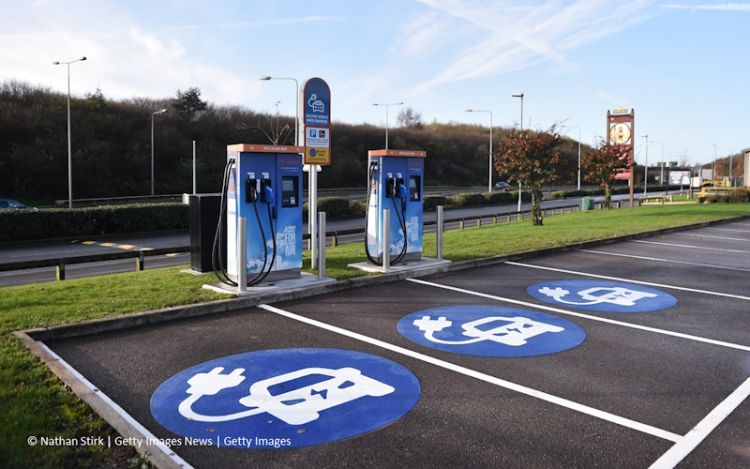 Parking con puntos de carga para vehículos ligeros eléctricos