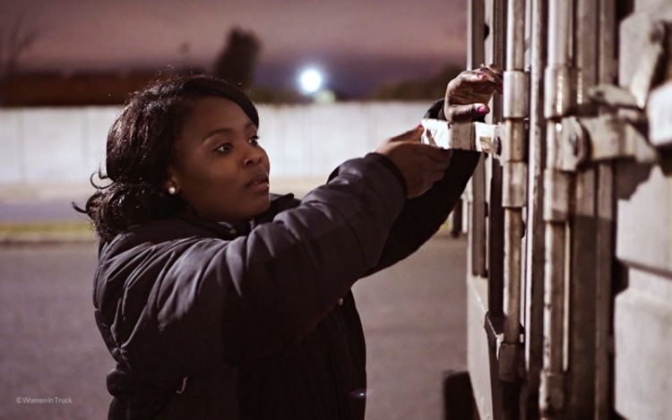 Blog - How safe and protected do female drivers feel in the road transport industry? How safe and protected do female drivers feel in the road transport industry? - Frotcom