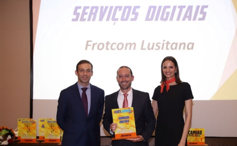 Frotcom wins the "Digital Services" category at the Fleet & Service 2022 Awards - Frotcom