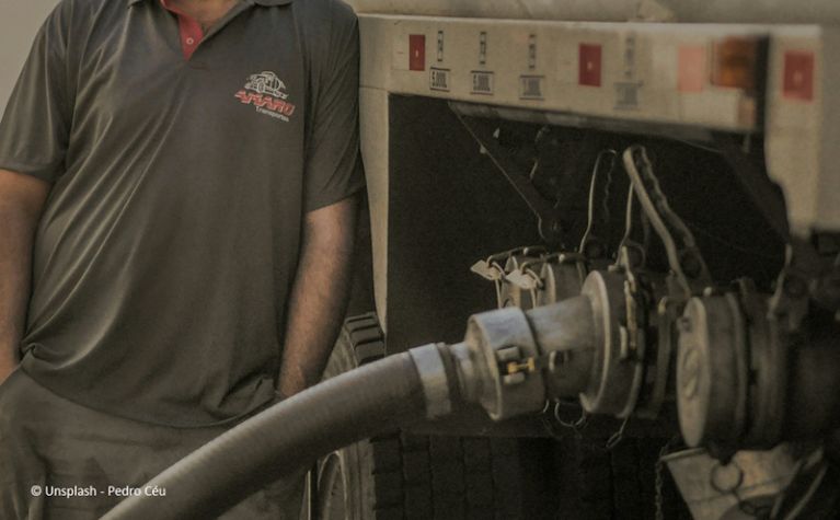 5 reasons to monitor your fleet's fuel consumption_blog.jpg 5 reasons to monitor your fleet's fuel consumption - Frotcom