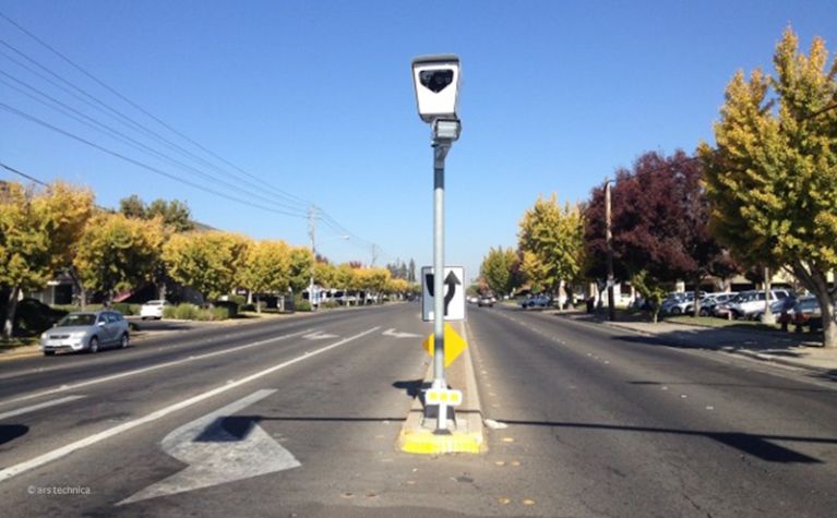 How do red-light cameras improve road safety and fleet compliance_b - Frotcom.jpg How do red-light cameras improve road safety and fleet compliance?