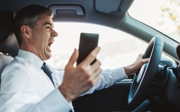 Crash risk doubles when using a cellphone while driving